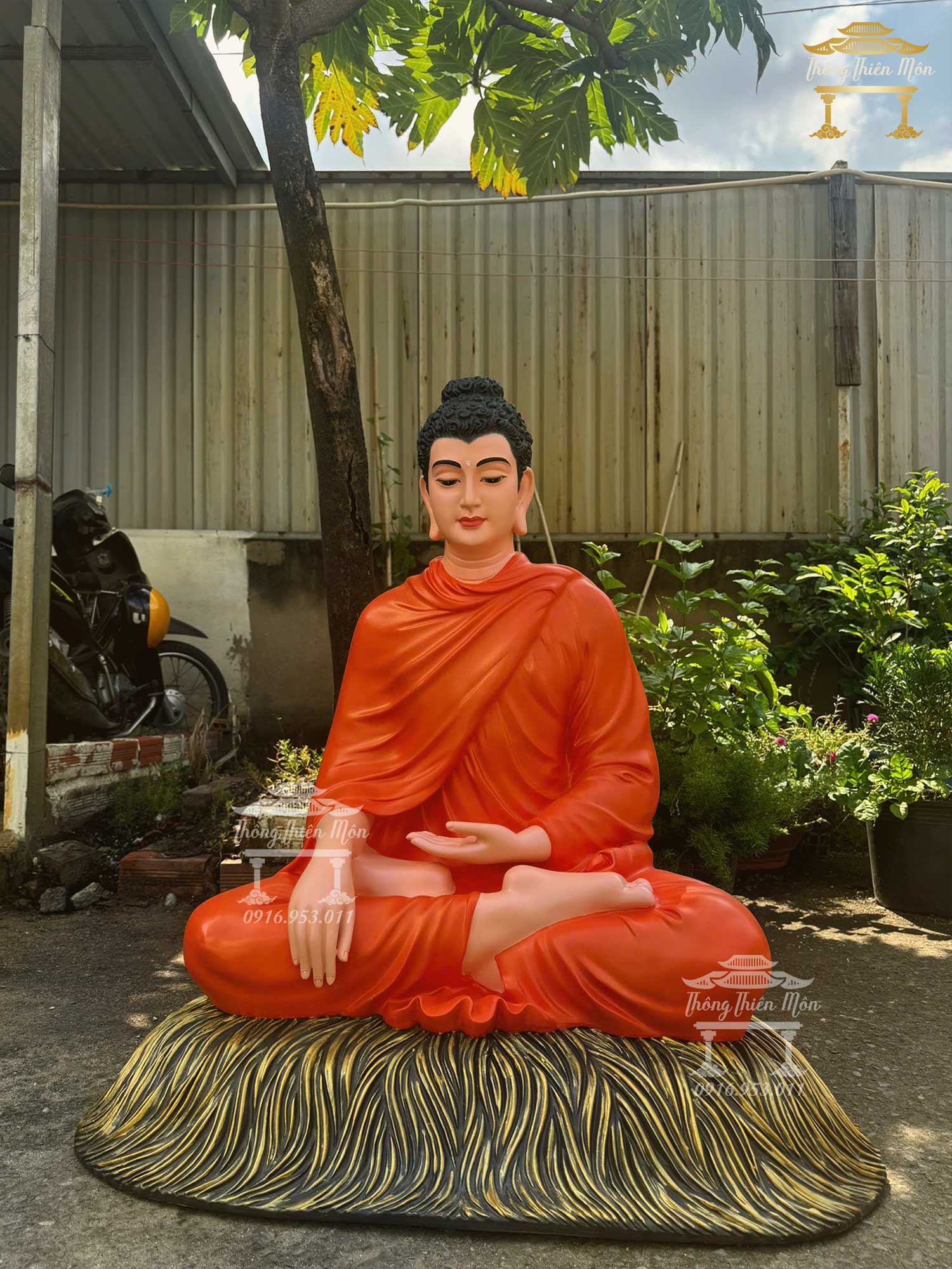 Tôn tượng Bổn Sư Ấn Địa Xúc, Kích thước 85cm, Y cam tươi, đế rơm nâu đồng
