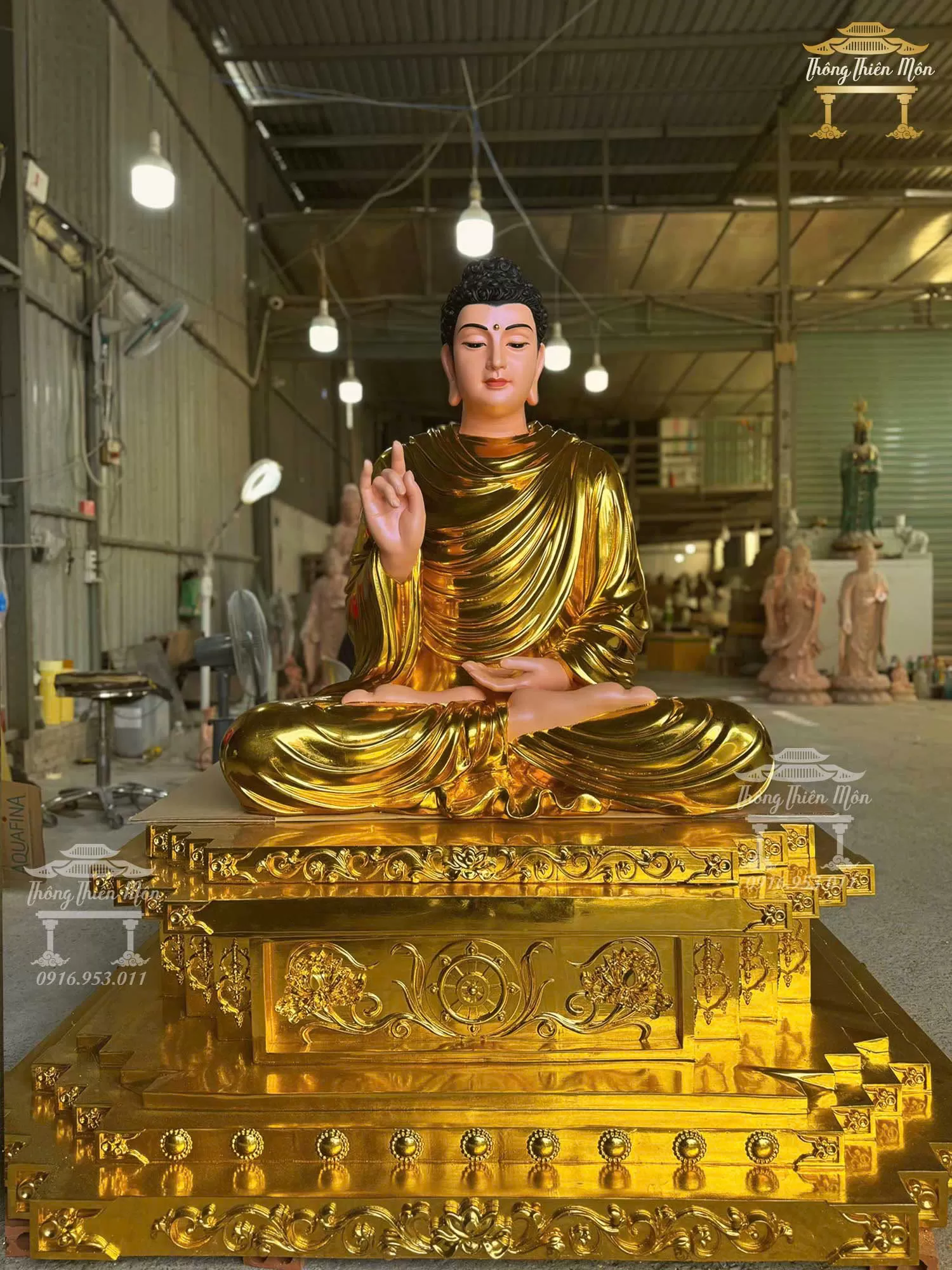 Tôn tượng Niêm Hoa Vi Tiếu đế kim cang mạ vàng, Kích thước 140cm