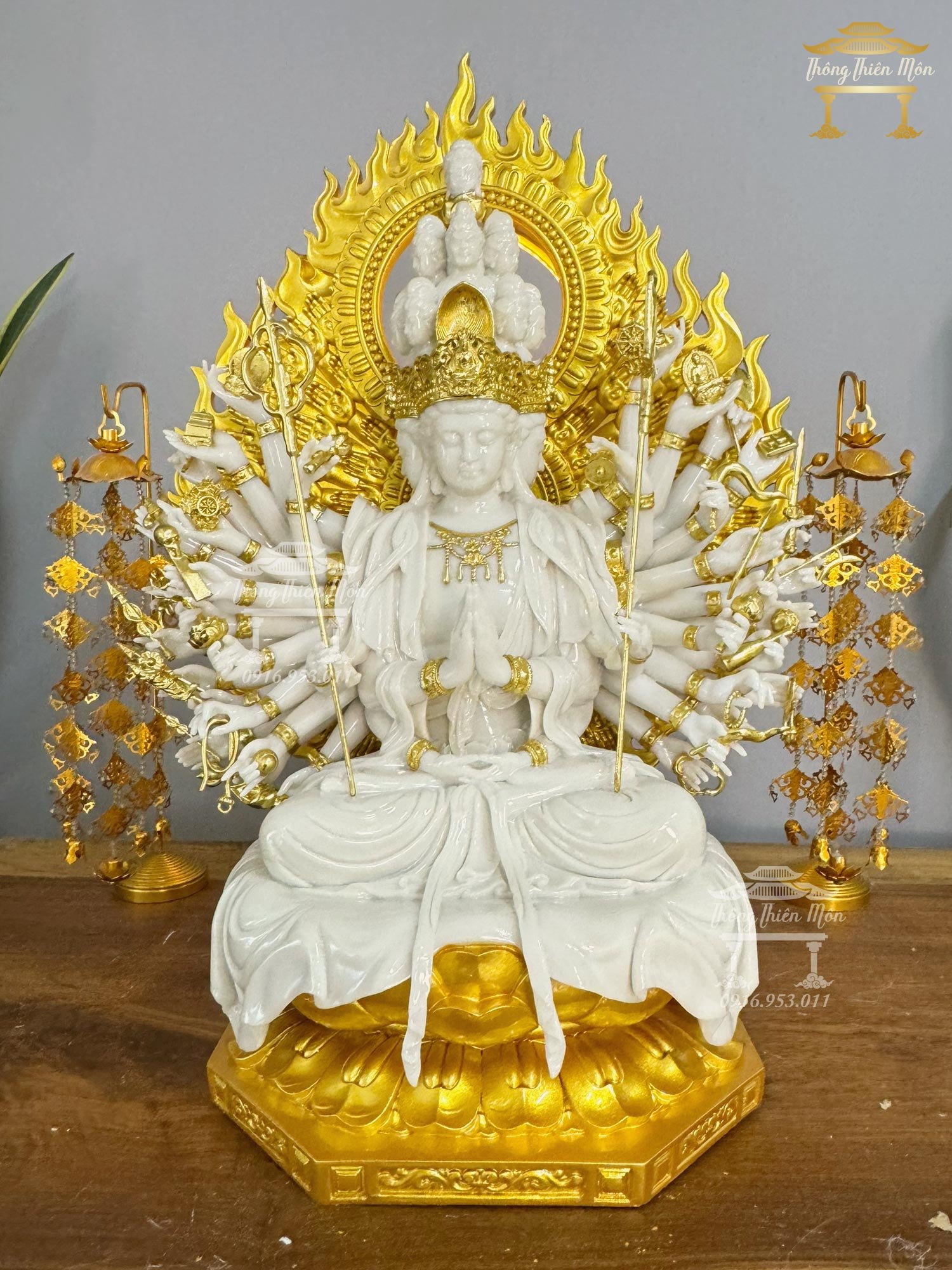 Tượng Thiên Thủ Thiên Nhãn Bồ Tát, Kích thước 60c, Chất liệu Bạch Ngọc