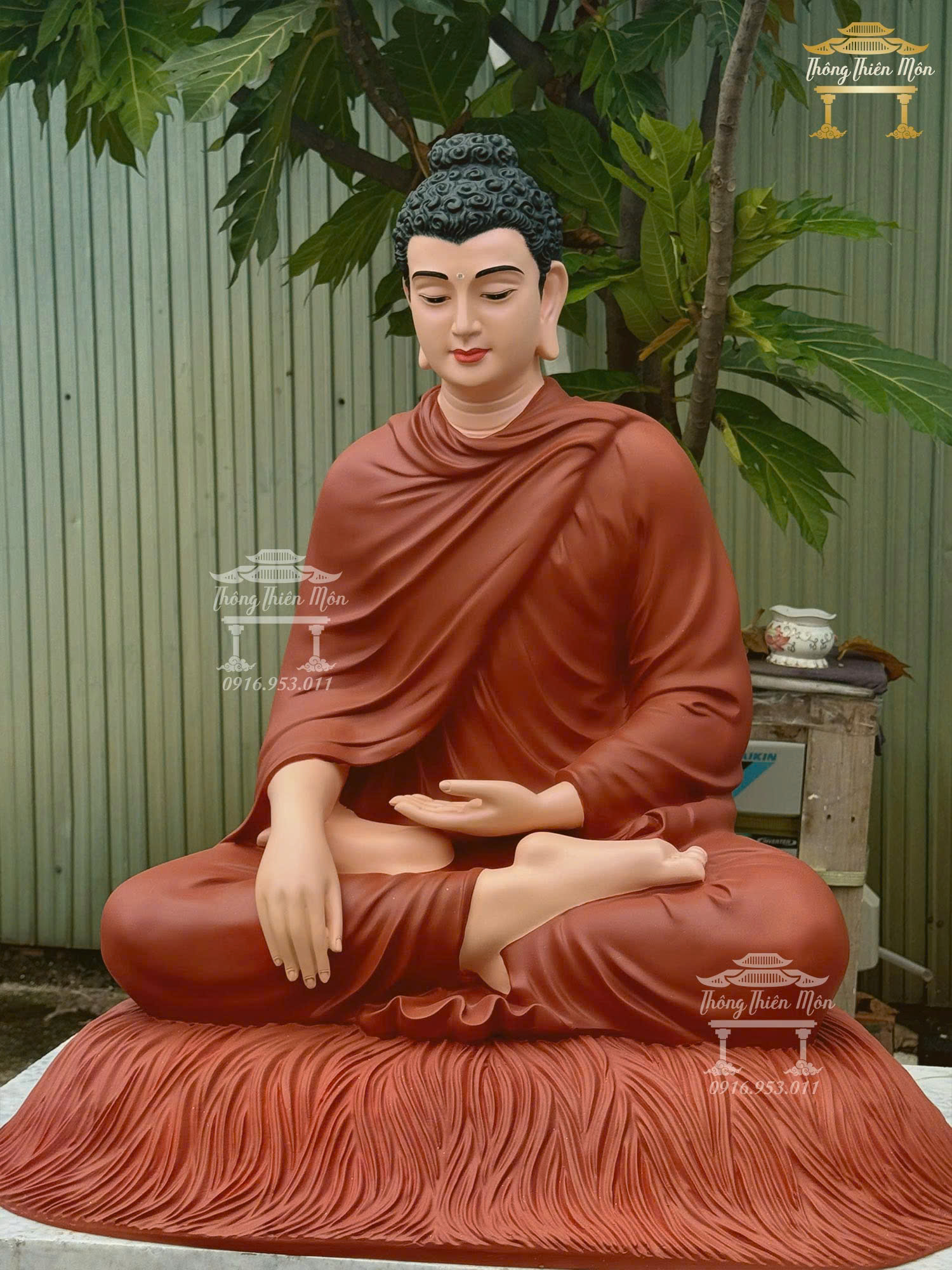 Tôn tượng Bổn Sư Ấn Địa Xúc, Toàn bộ màu gốm, Kích thước 85cm