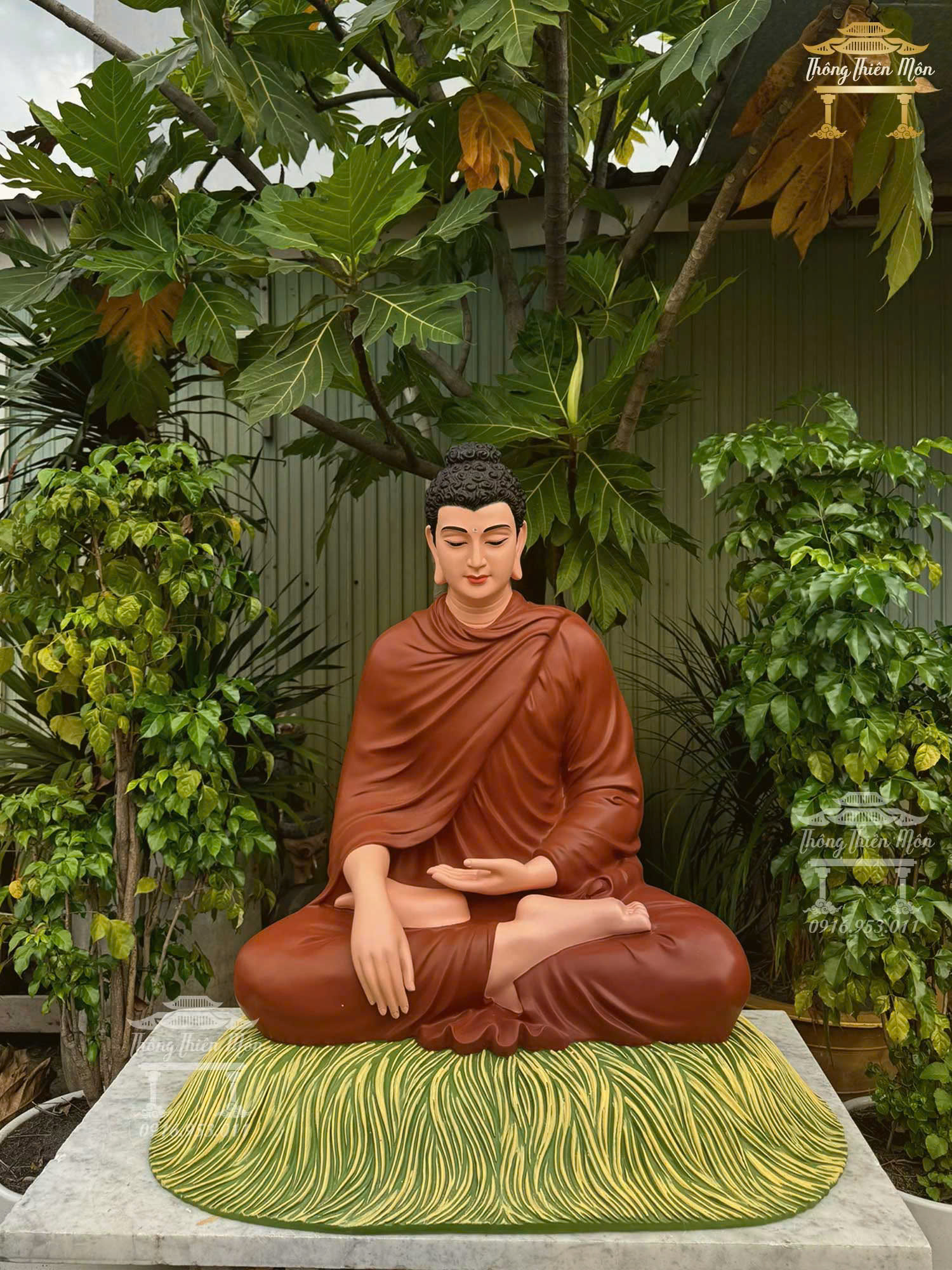 Tôn tượng Bổn Sư Ấn Địa Xúc, Kích thước 85cm, Áo màu gốm, đế rơm xanh