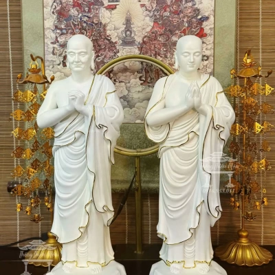 Tôn tượng A Nan Ca Diếp, Trắng viền vàng
