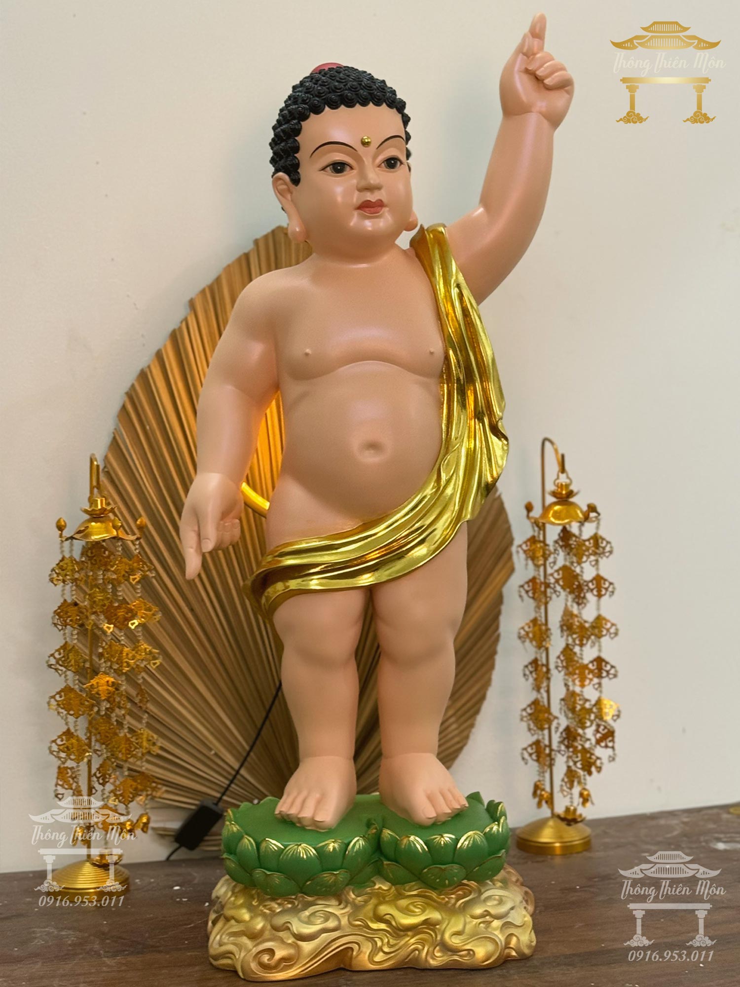 Tôn tượng Đức Phật Đản Sanh