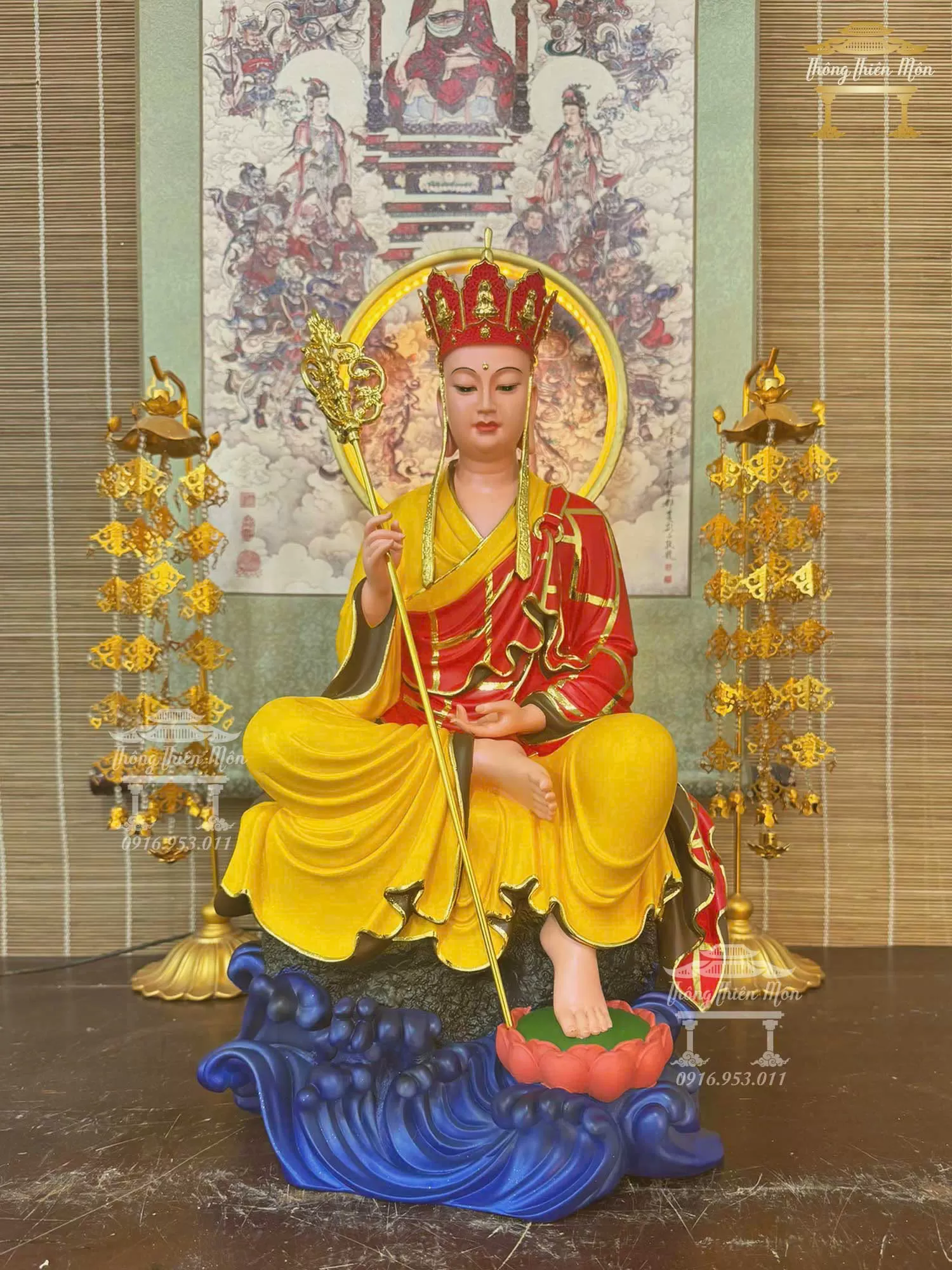 Tôn tượng Địa Tạng Tự Tại Bồ Tát, Kích thước 48cm, Y phước điền phối đỏ vàng