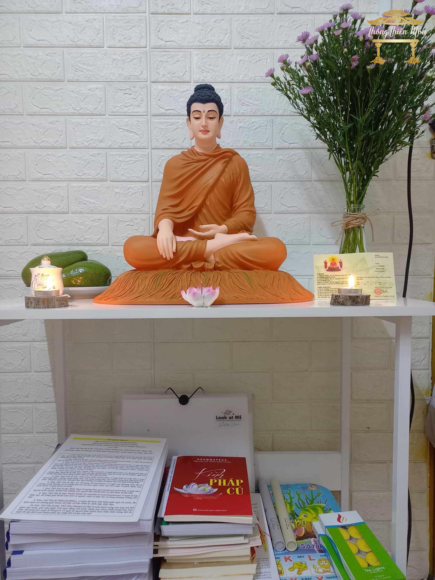 Tượng Bổn Sư Thích Ca Ấn Địa Xúc, kích thước 60cm, màu cam truyền thống