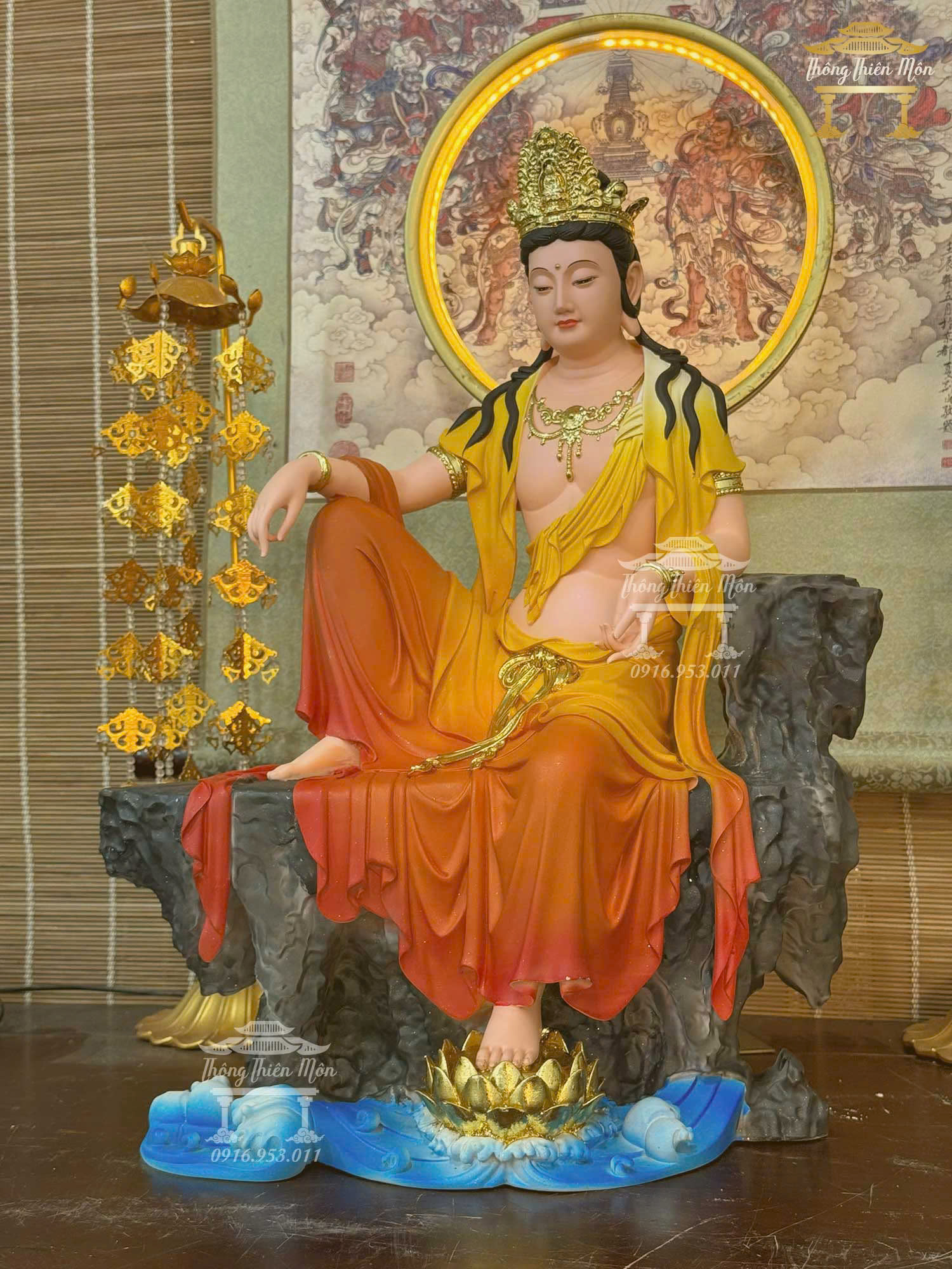 Tôn tượng Quan Âm Tự Tại, Phối màu đỏ cam, Kích thước 48cm